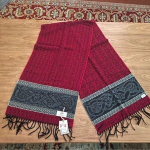 NWT Calzeat Made in Scotland Jacquard Woven Scarf / Table Runner
